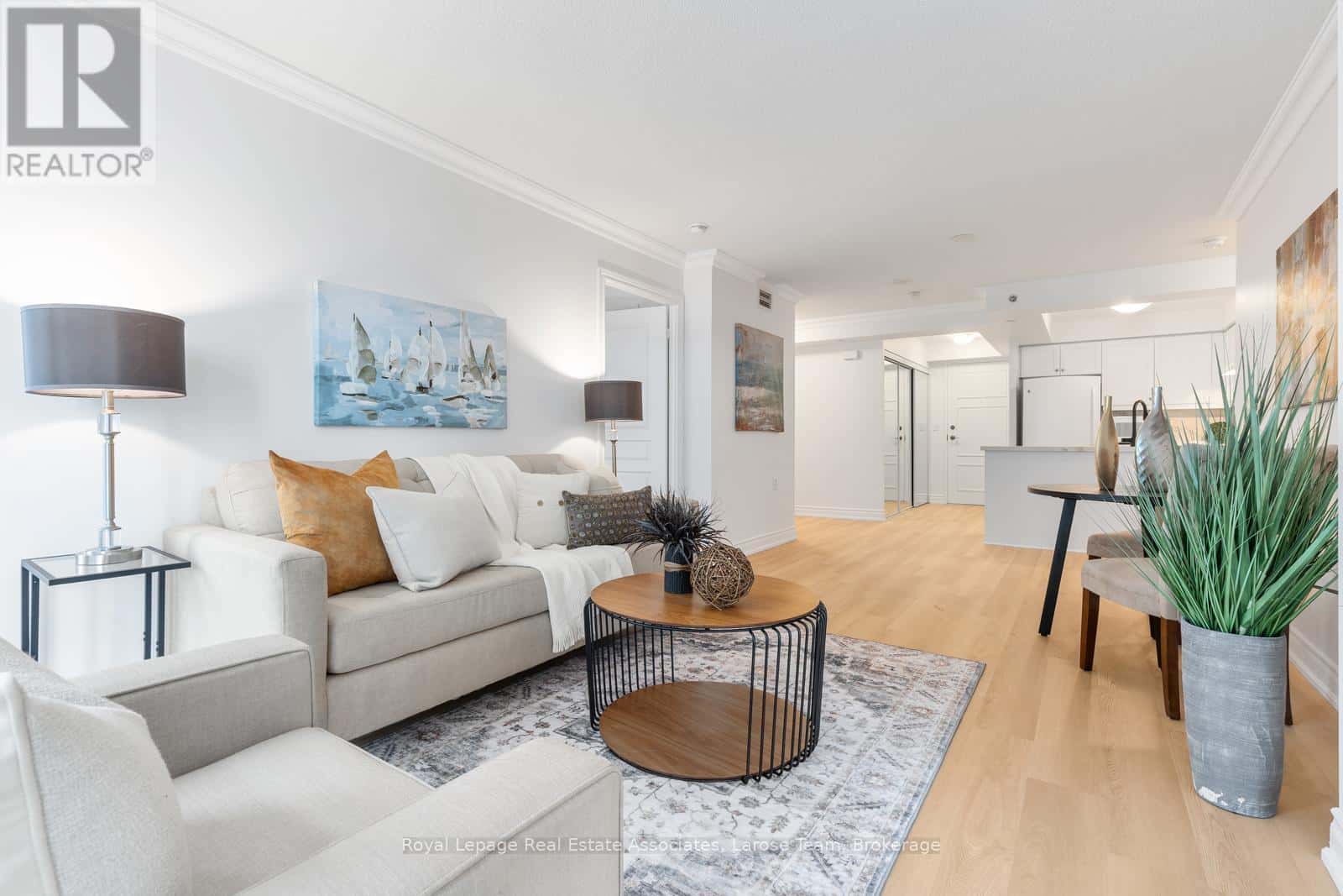 601 - 3 MARINE PARADE DRIVE — Toronto (Mimico), Ontario - Photo 3 of 42