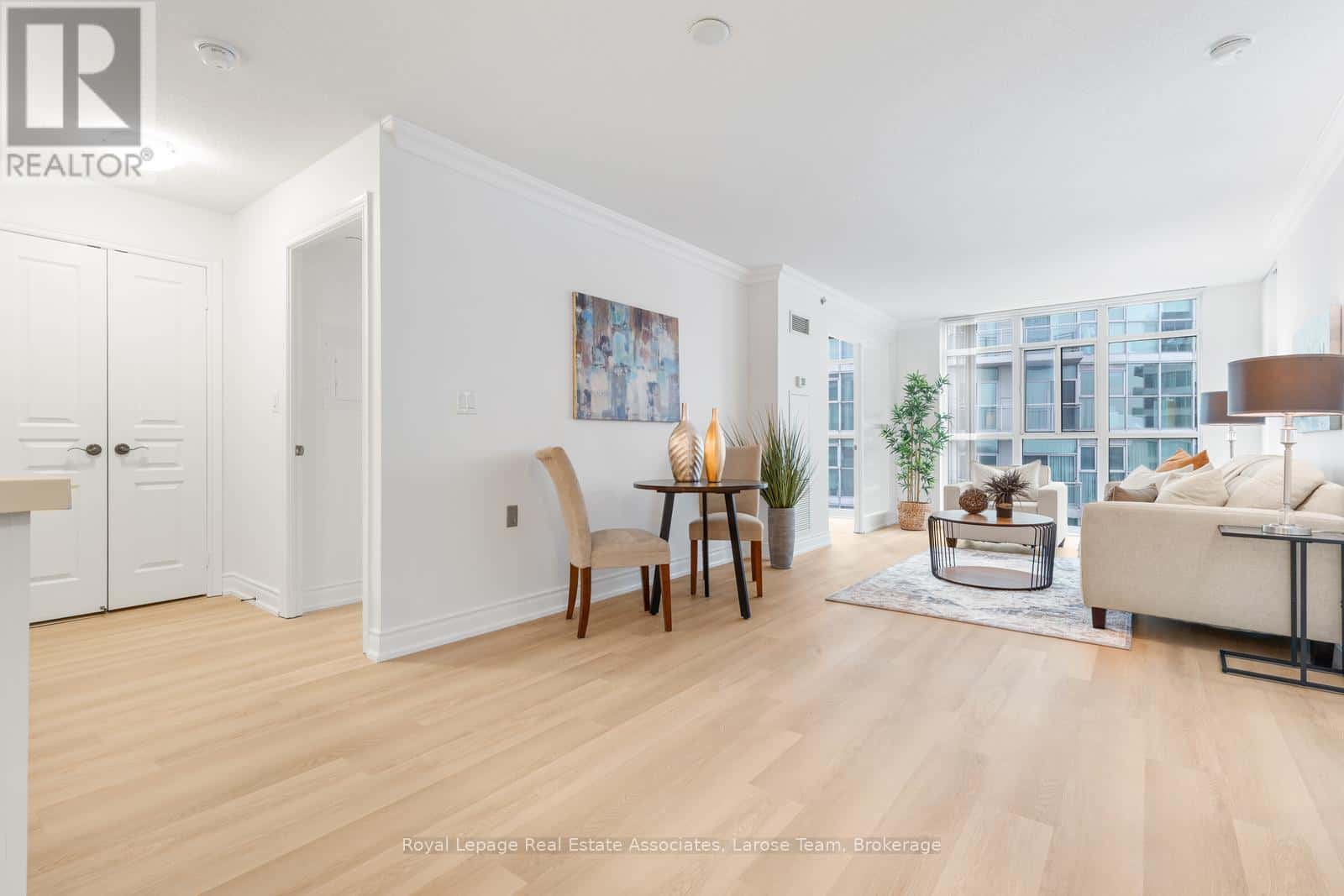 601 - 3 MARINE PARADE DRIVE — Toronto (Mimico), Ontario - Photo 5 of 42