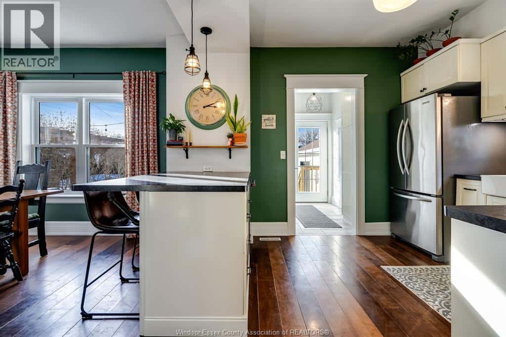 41 Fox STREET — Leamington, Ontario - Photo 4 of 50