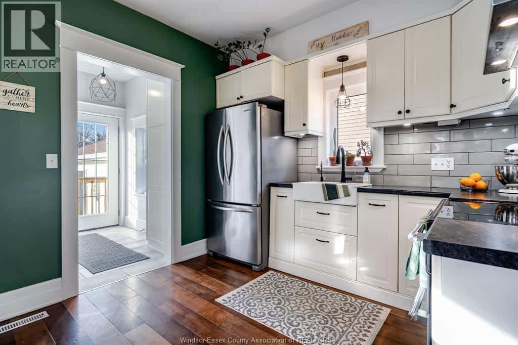 41 Fox STREET — Leamington, Ontario - Photo 5 of 50