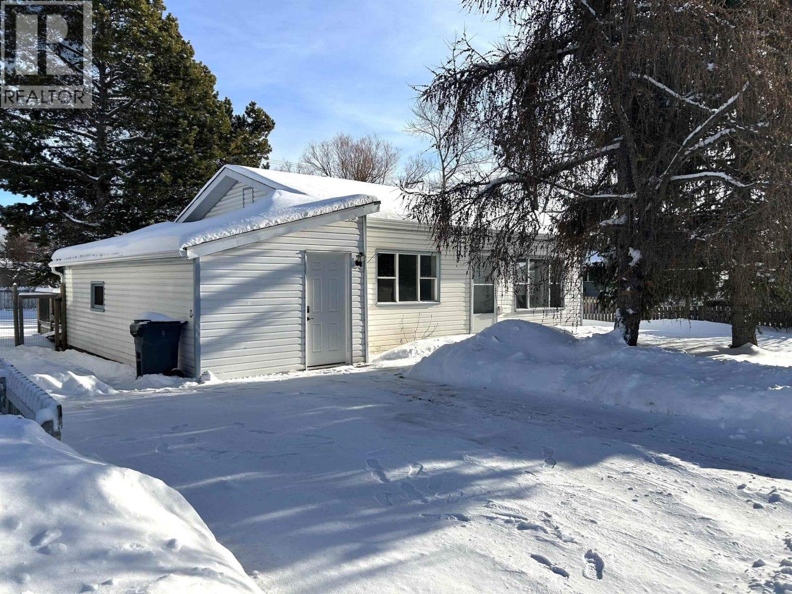 1170 CARNEY STREET — Prince George, British Columbia - Main photo