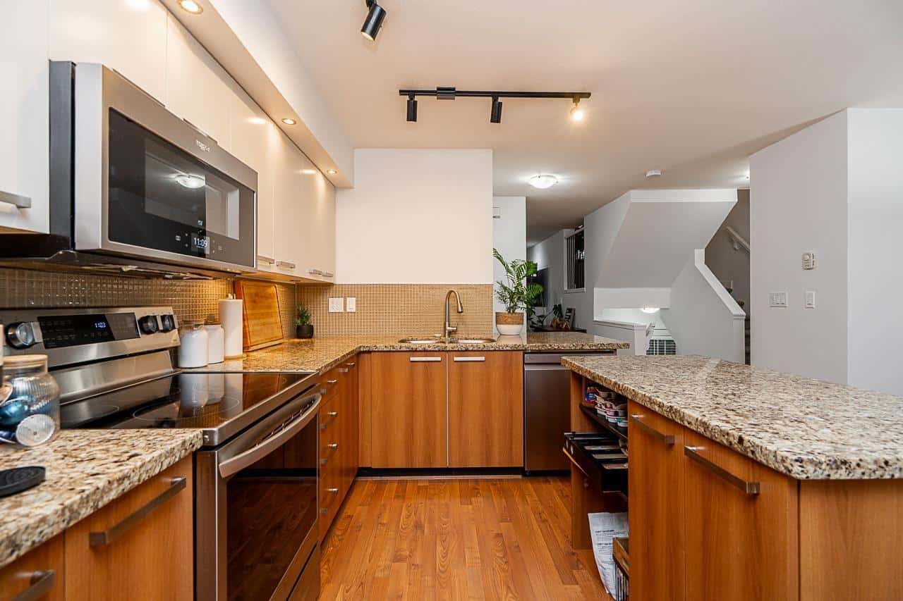 55 19448 68 AVENUE — Surrey, British Columbia - Photo 5 of 40