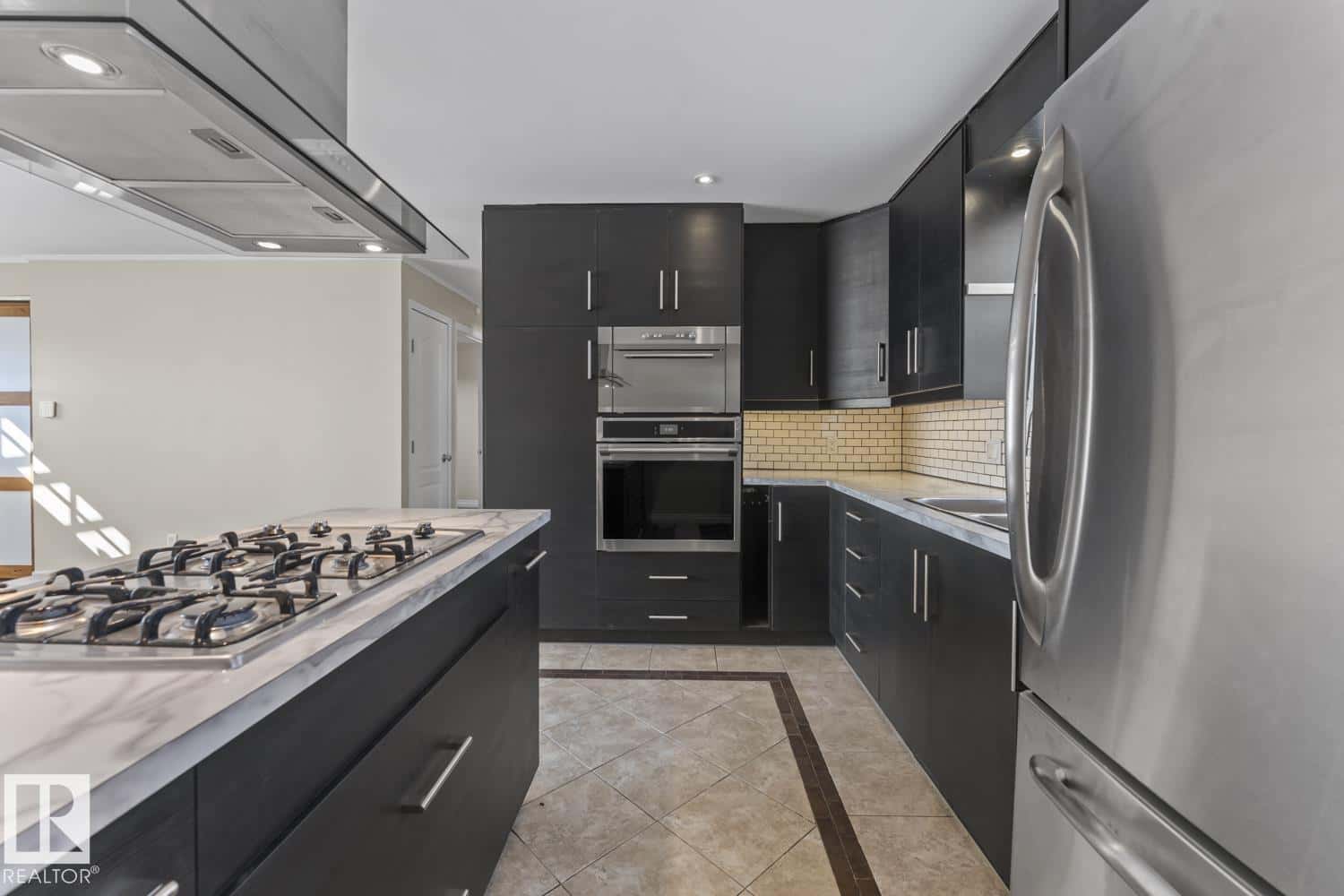 5508-51 AVENUE AV — Cold Lake, Alberta - Photo 4 of 27