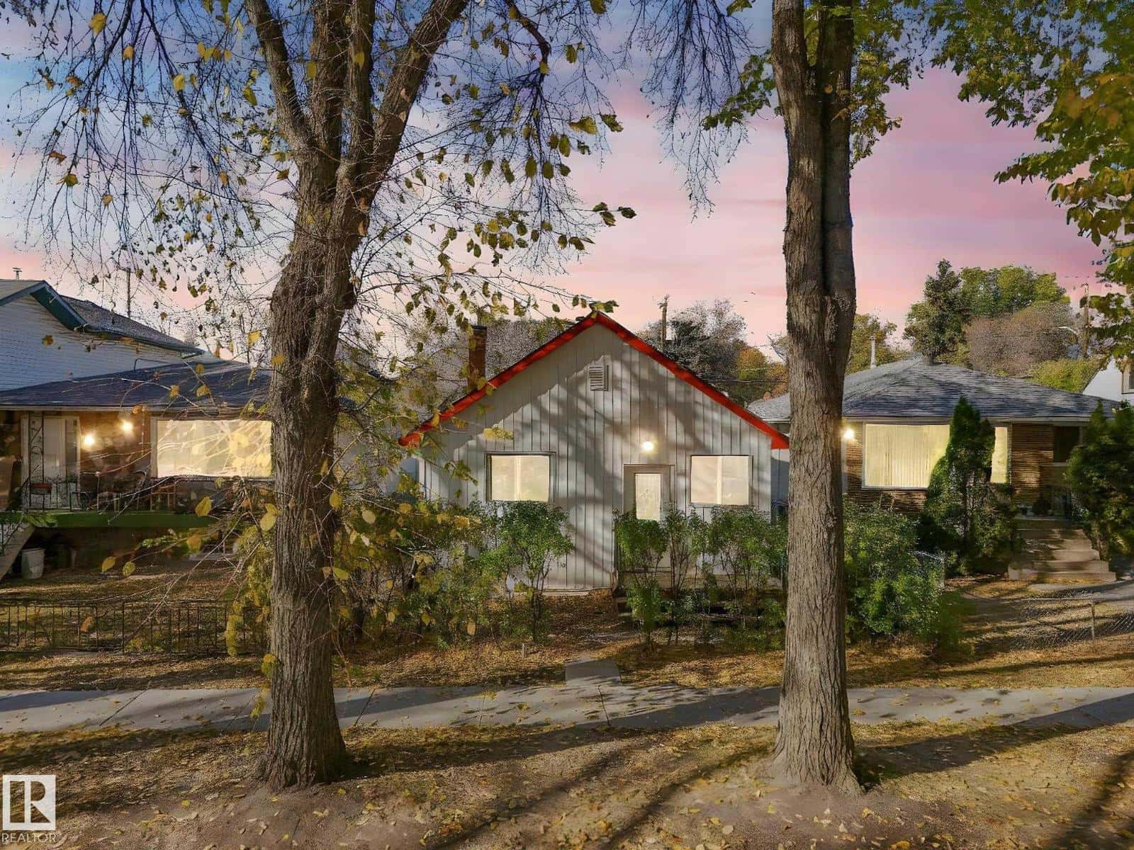 11932 91 ST NW — Edmonton, Alberta - Photo 4 of 50