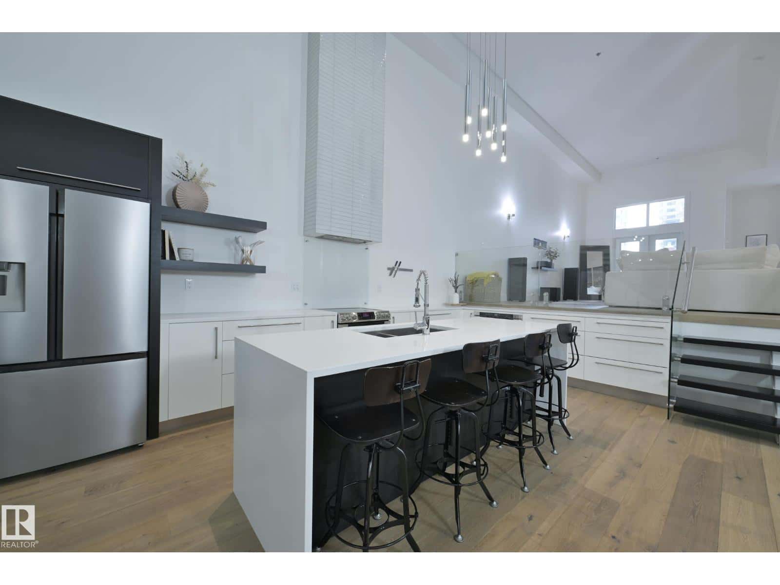 #403 10154 103 ST NW — Edmonton, Alberta - Photo 4 of 42