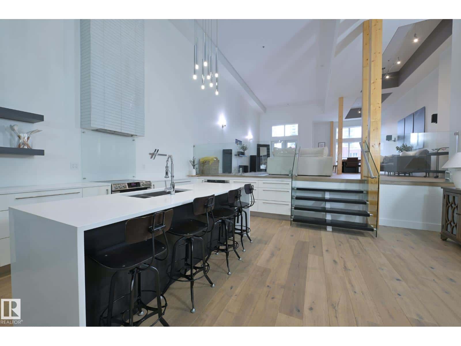 #403 10154 103 ST NW — Edmonton, Alberta - Photo 5 of 42