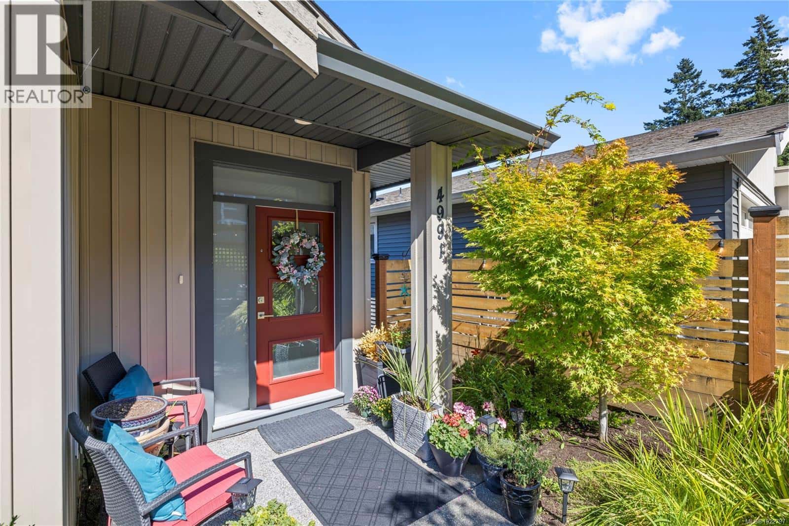 4991 Dunn Pl — Nanaimo, British Columbia - Photo 3 of 53