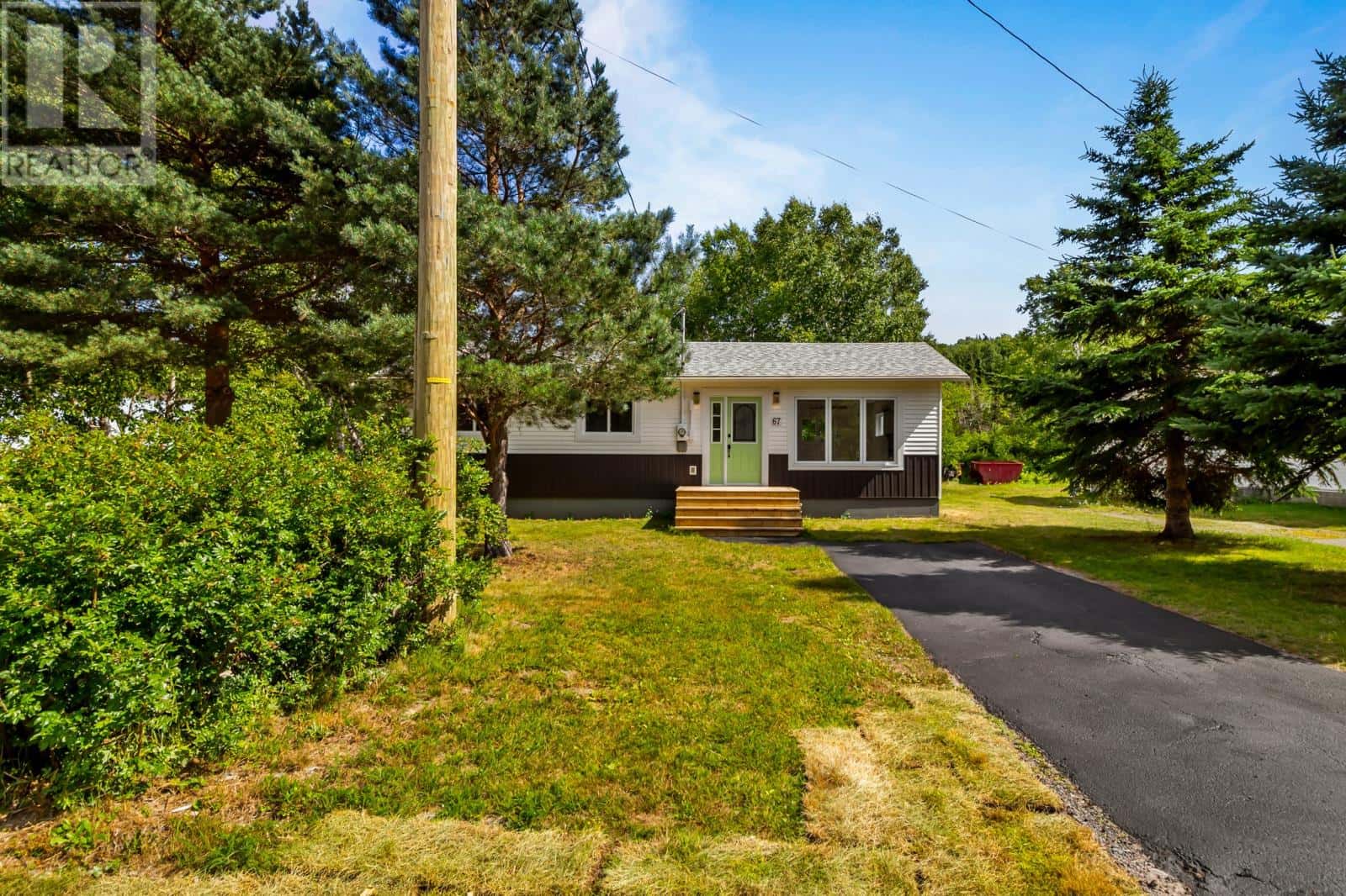 67 Tilleys Road — Clarenville, Newfoundland & Labrador - Photo 2 of 31