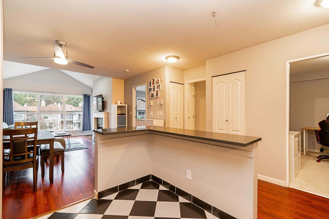 403 9668 148 STREET — Surrey, British Columbia - Photo 5 of 40