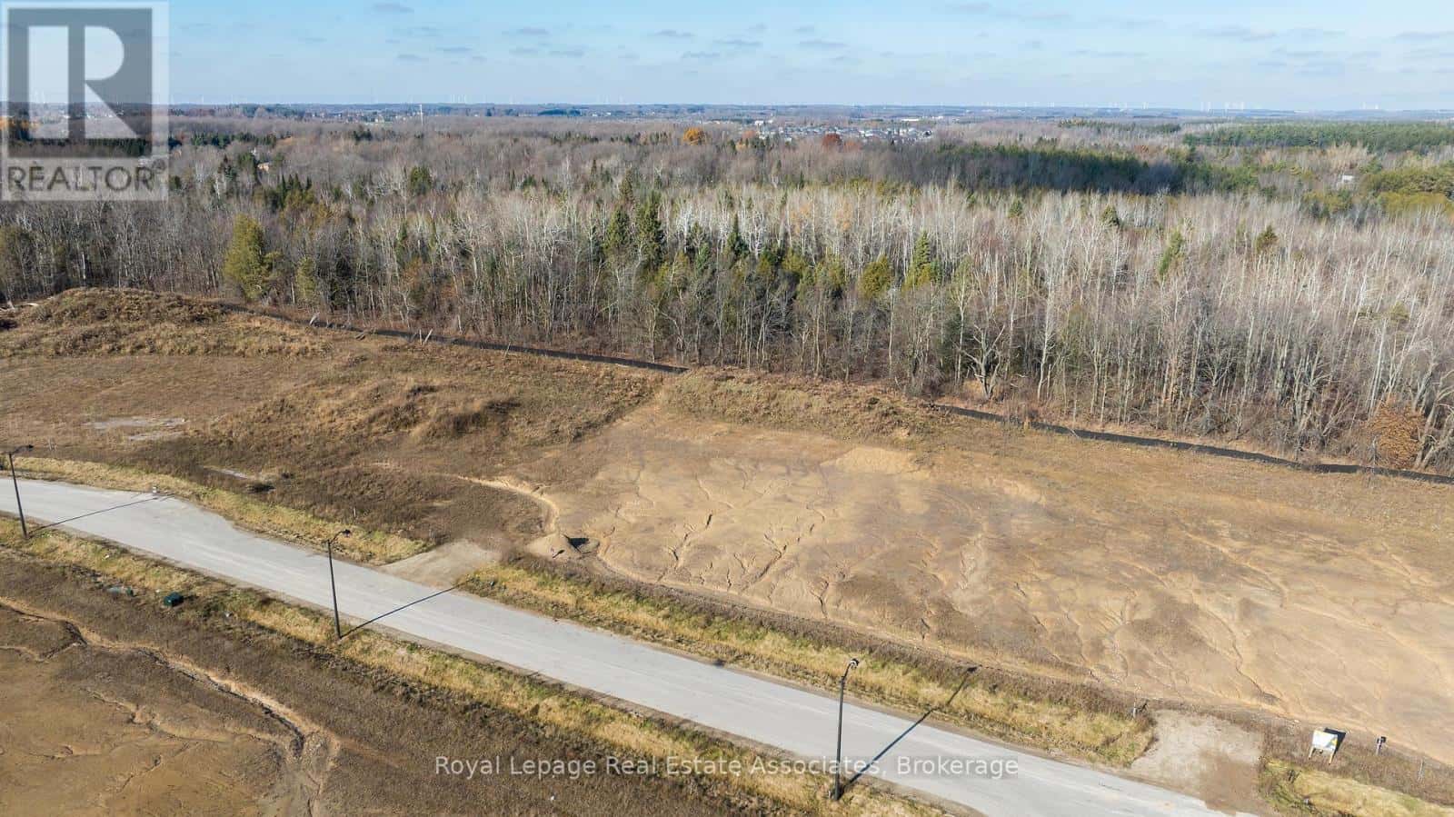 16 PRIVATE BERRY DRIVE — Amaranth, Ontario - Photo 2 of 5