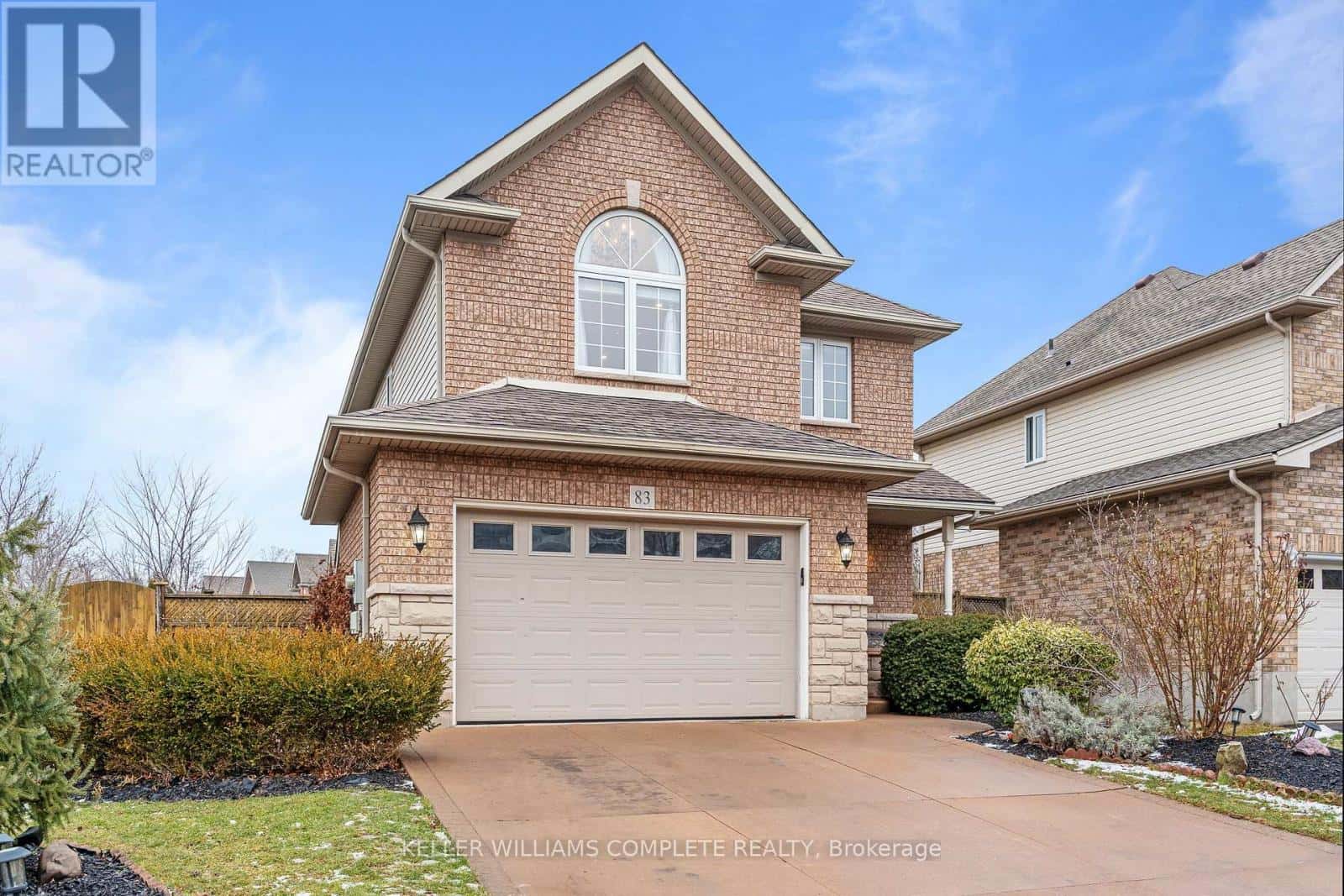 83 UDELL WAY — Grimsby (Grimsby East), Ontario - Photo 2 of 46