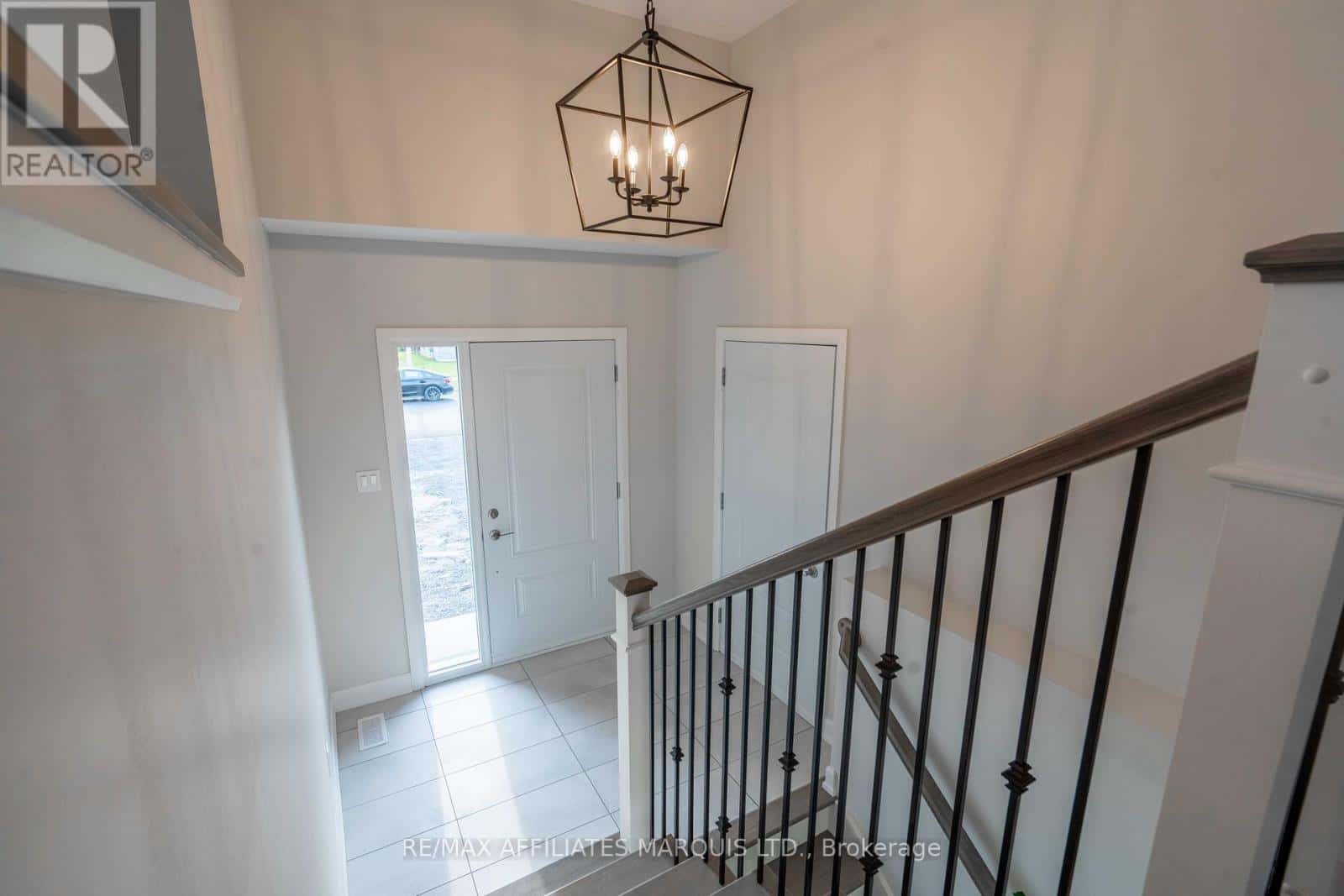 100 WOODLAND DRIVE — Cornwall, Ontario - Photo 2 of 38