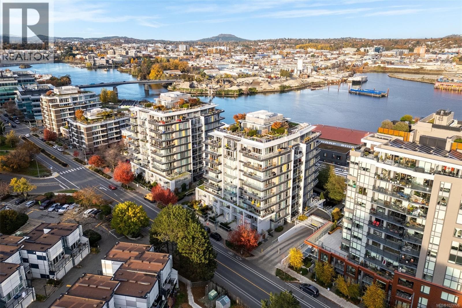 308 373 Tyee Rd — Victoria, British Columbia - Main photo