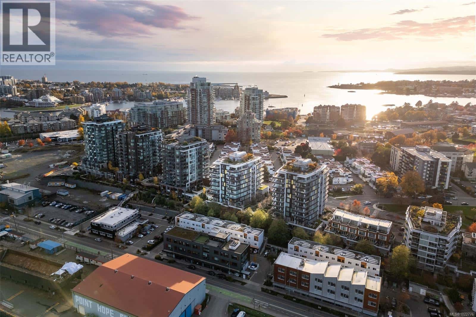 308 373 Tyee Rd — Victoria, British Columbia - Photo 3 of 28