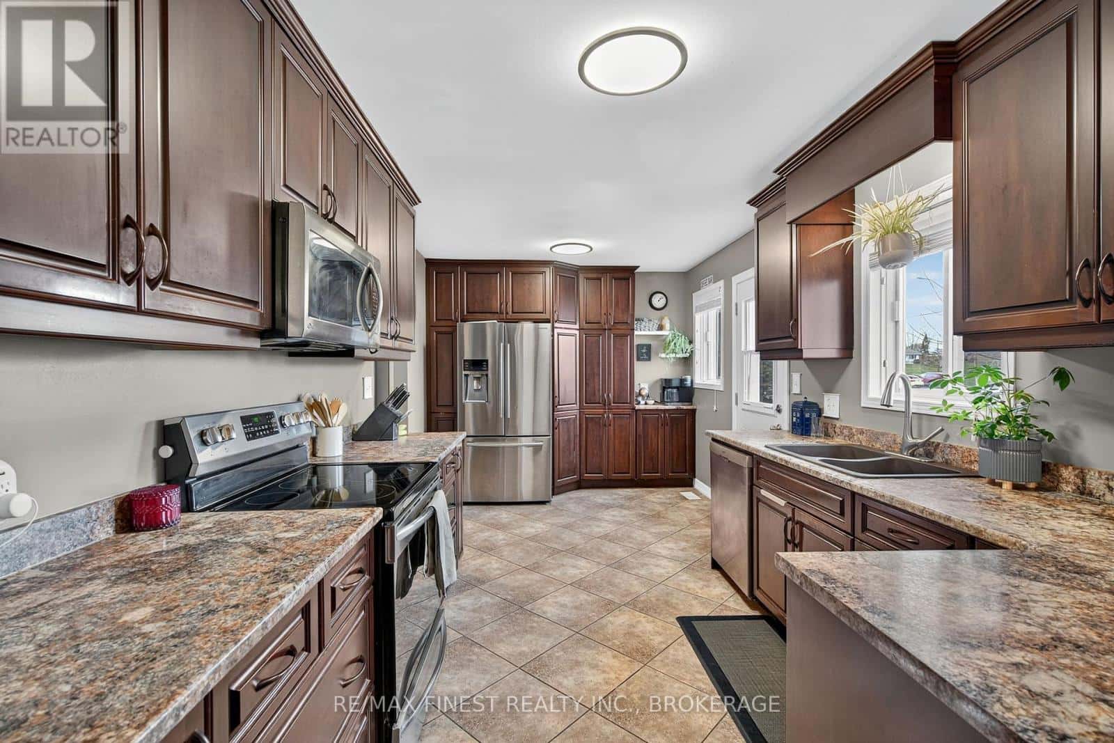 1 HERITAGE DRIVE — Loyalist (Bath), Ontario - Photo 4 of 37