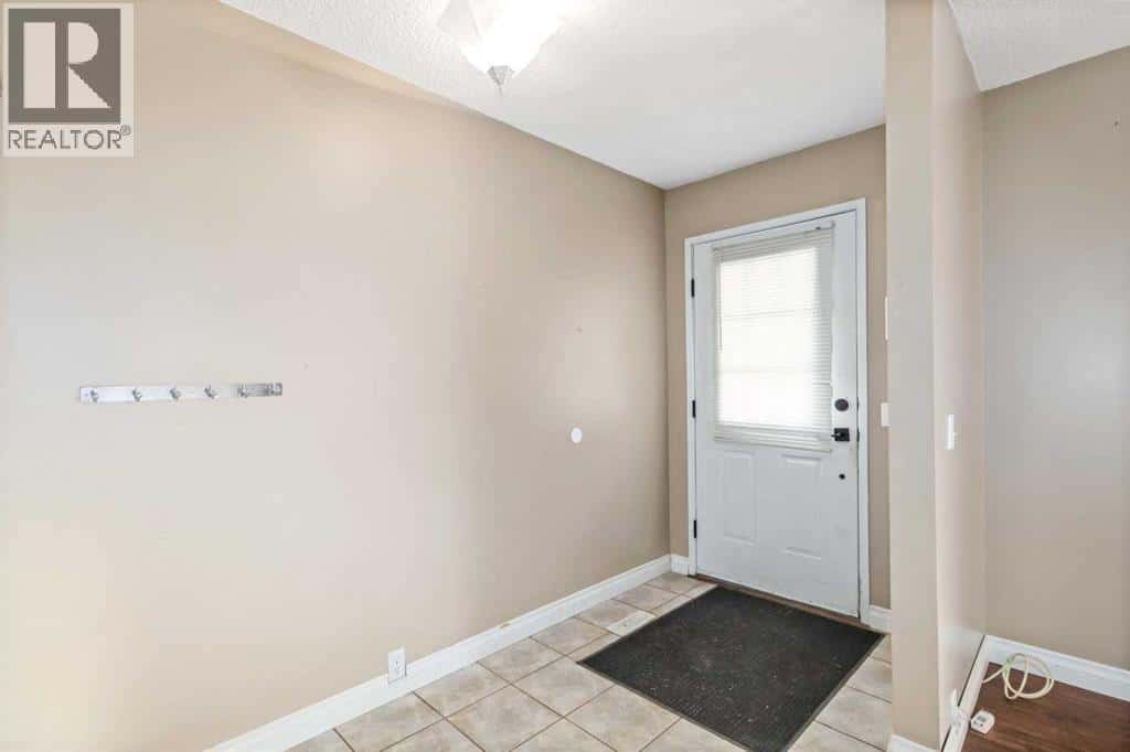 170 Windsor Drive — Fort McMurray, Alberta - Photo 2 of 35