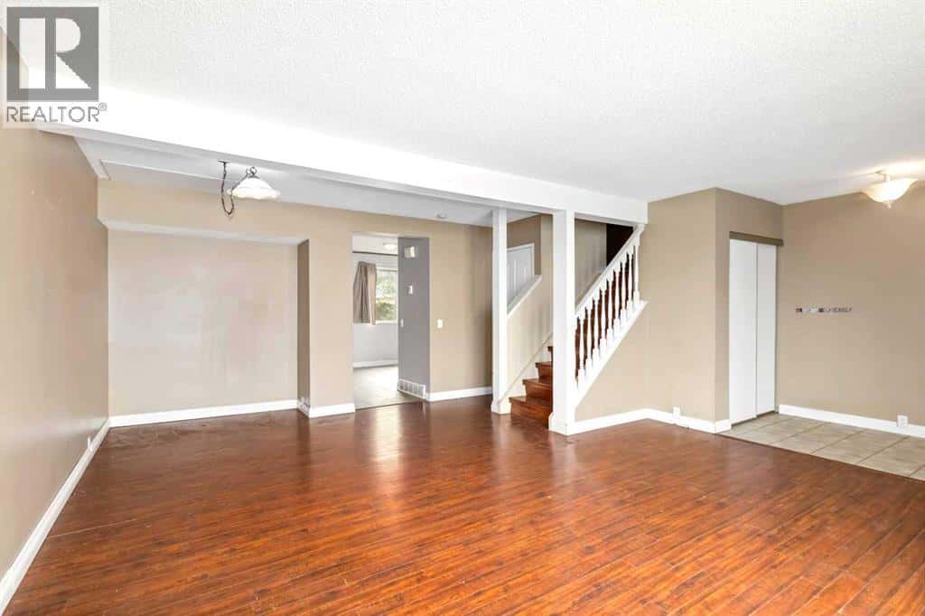 170 Windsor Drive — Fort McMurray, Alberta - Photo 4 of 35