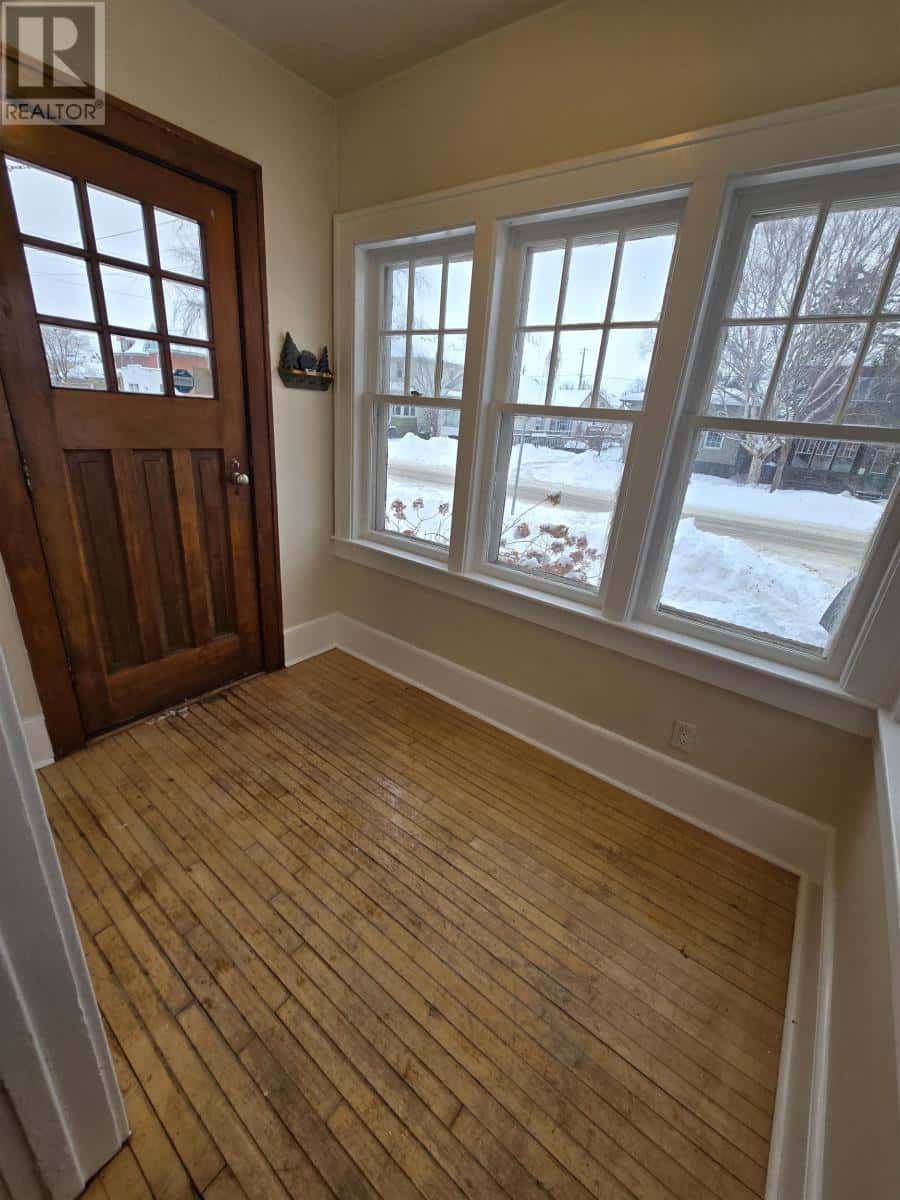 439 Syndicate AVE N — Thunder Bay, Ontario - Photo 5 of 44