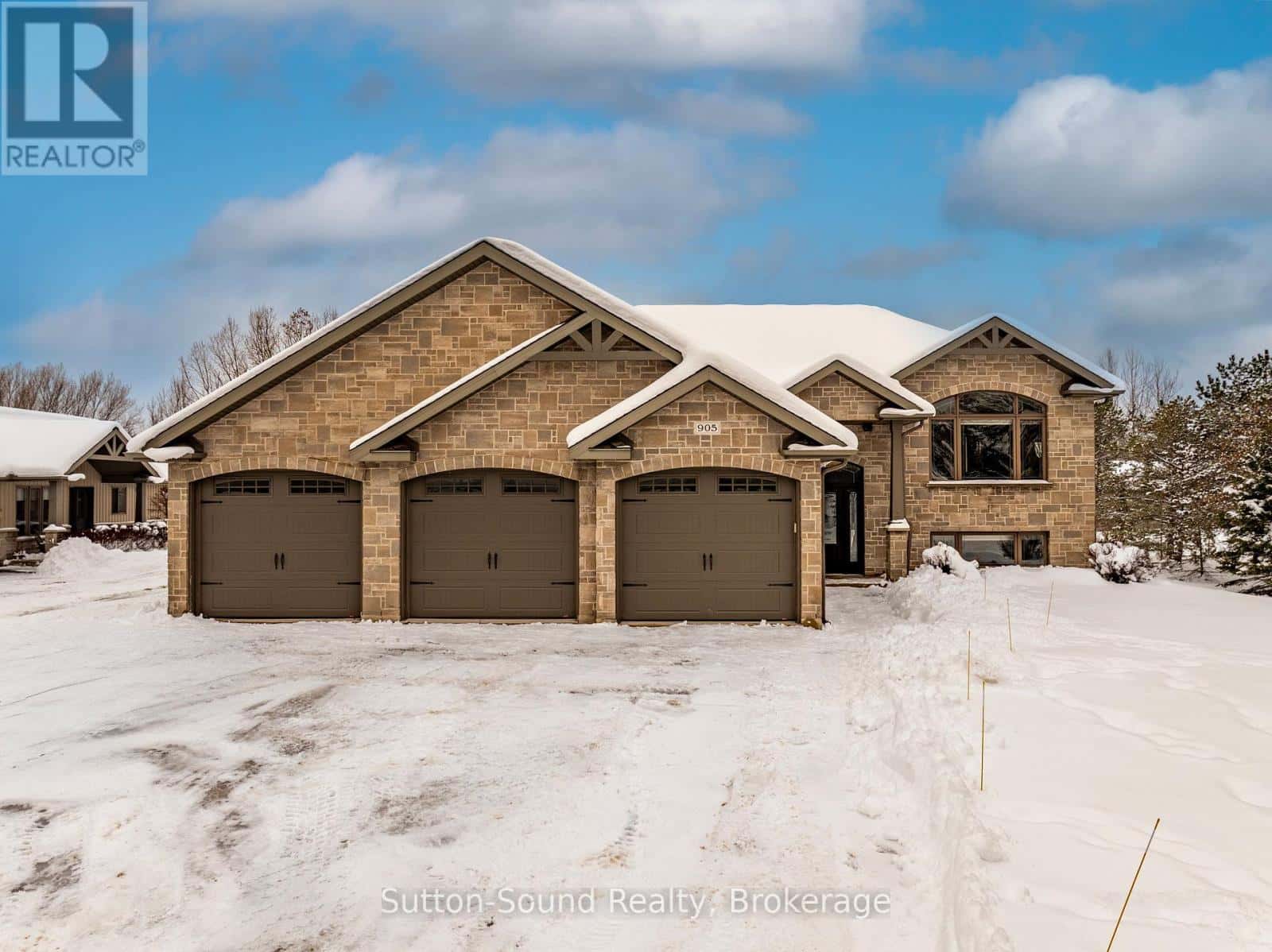 905 27TH STREET W — Georgian Bluffs, Ontario - Photo 3 of 47