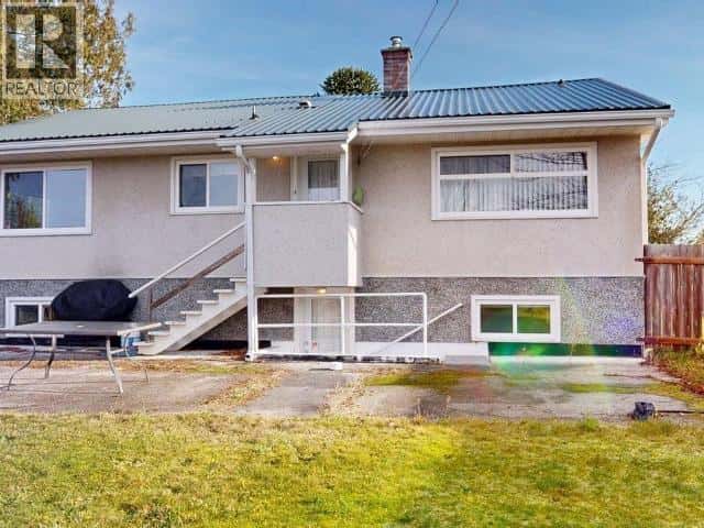 4485 CUMBERLAND PLACE — Powell River, British Columbia - Photo 2 of 33