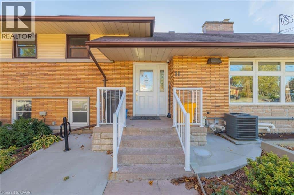 11 BELMONT Avenue W — Kitchener, Ontario - Photo 5 of 44