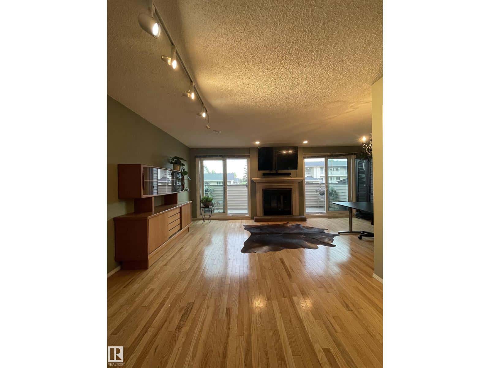 15114 45 AV NW — Edmonton, Alberta - Photo 4 of 40