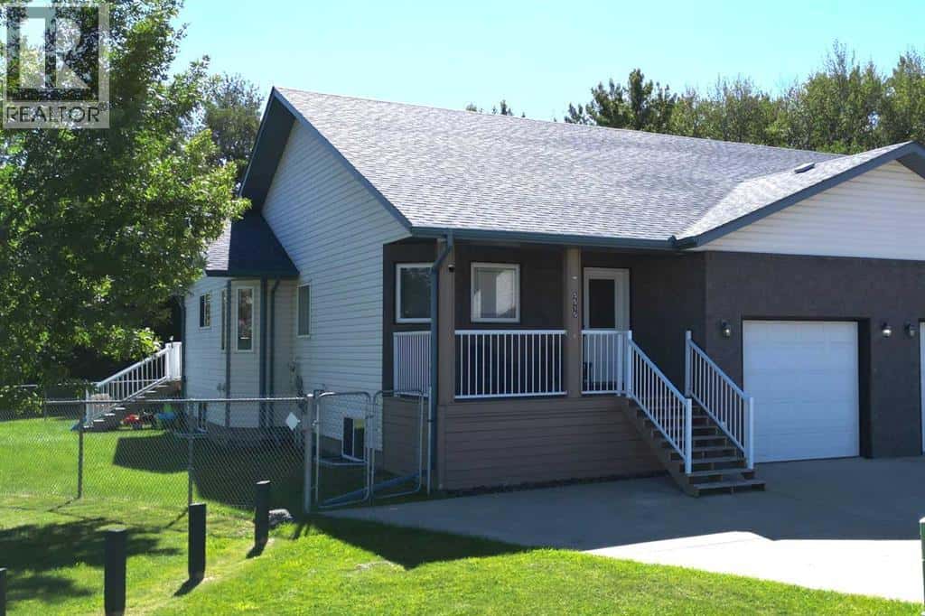 5515 52 AvenueClose — Innisfail, Alberta - Photo 3 of 14