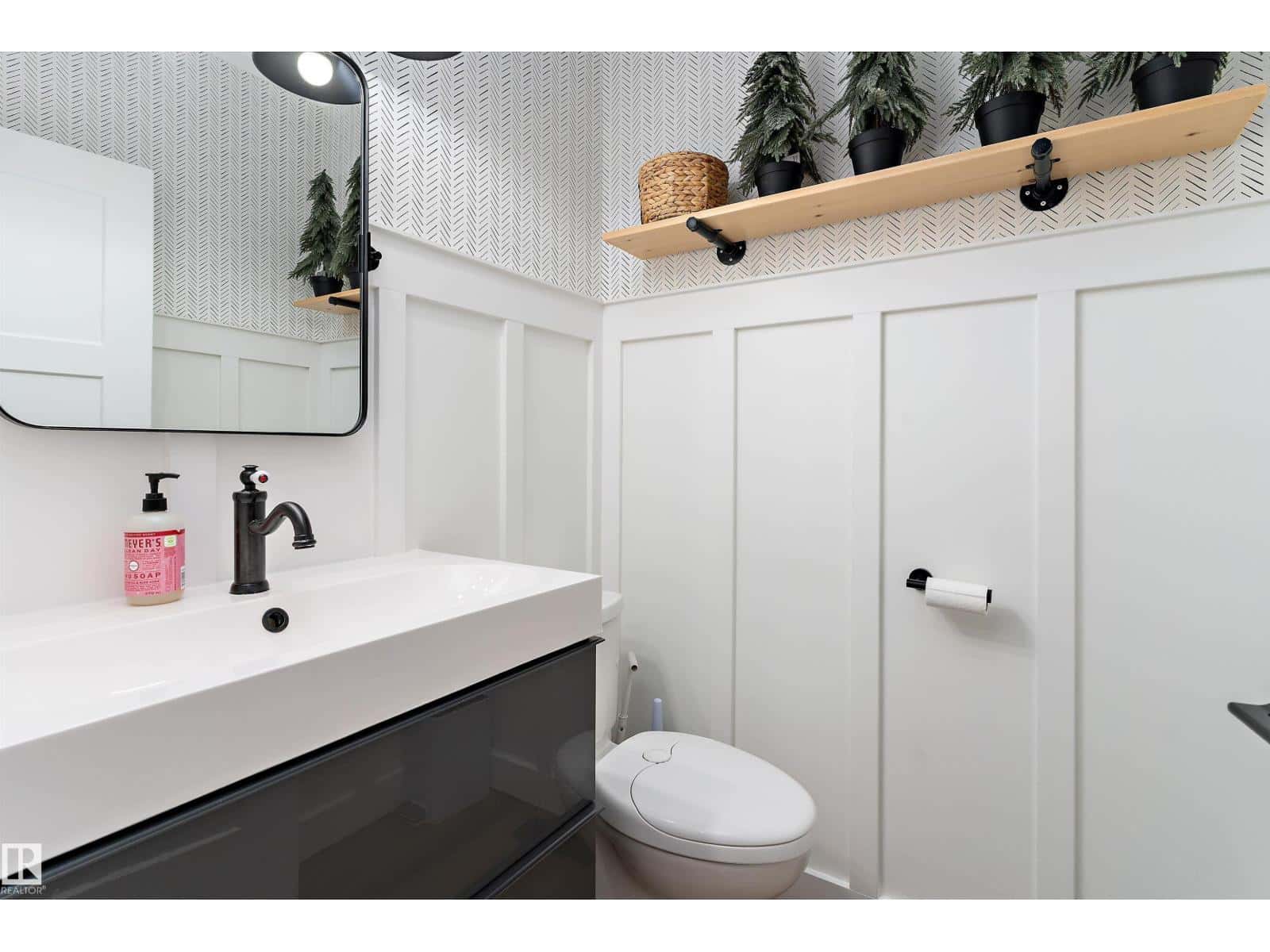 16 SUTHERLAND ST — Leduc, Alberta - Photo 5 of 57