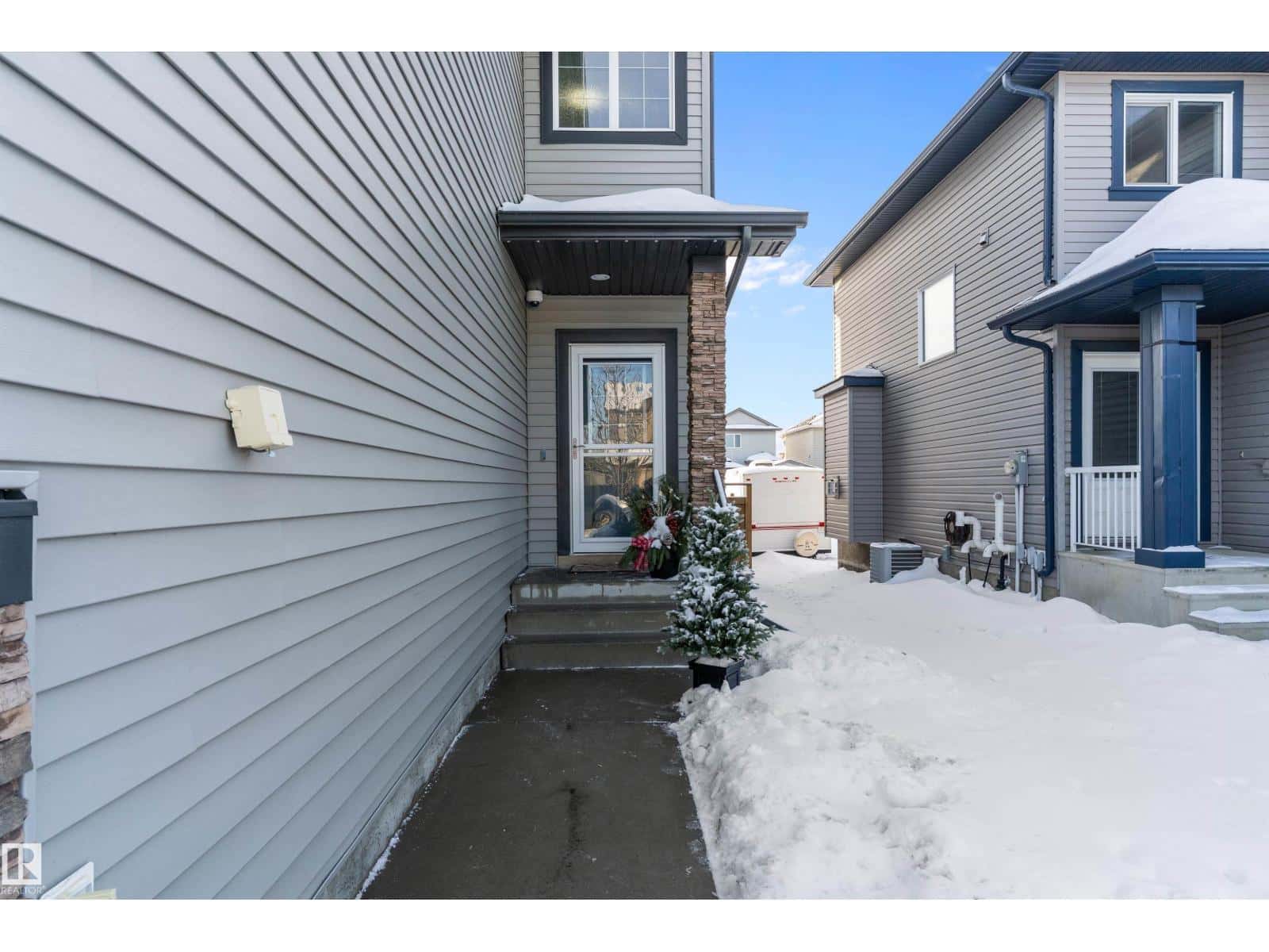 16 SUTHERLAND ST — Leduc, Alberta - Photo 2 of 57