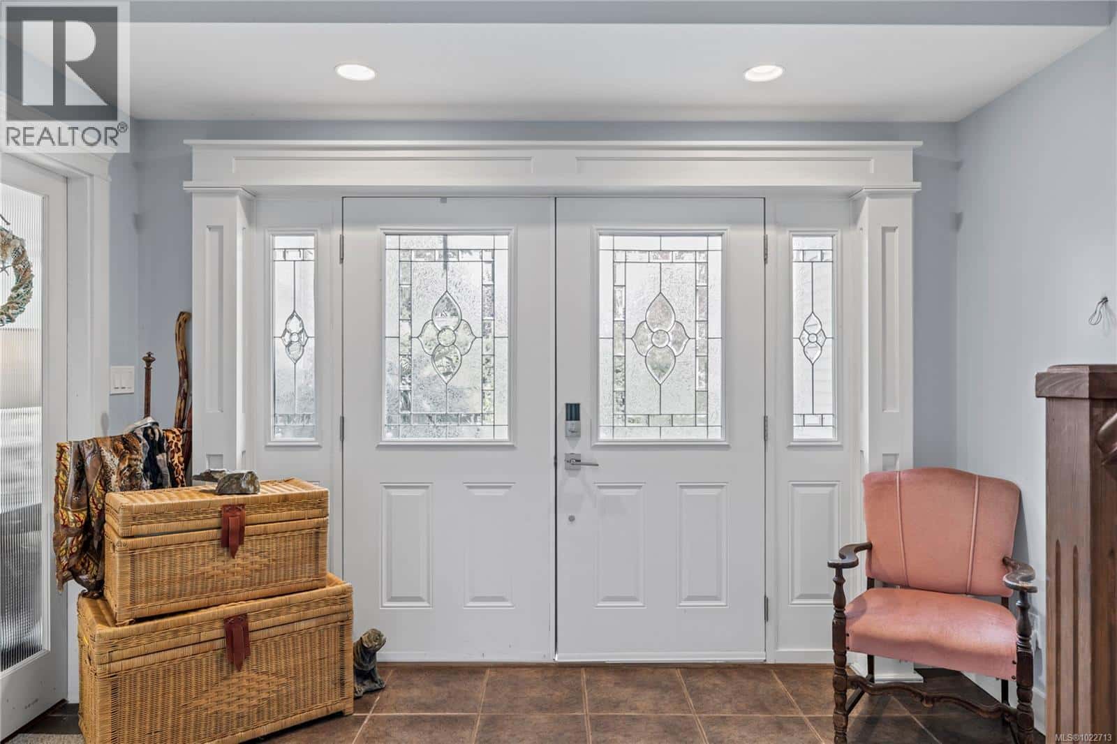 A 401 Neville St — Ladysmith, British Columbia - Photo 3 of 60