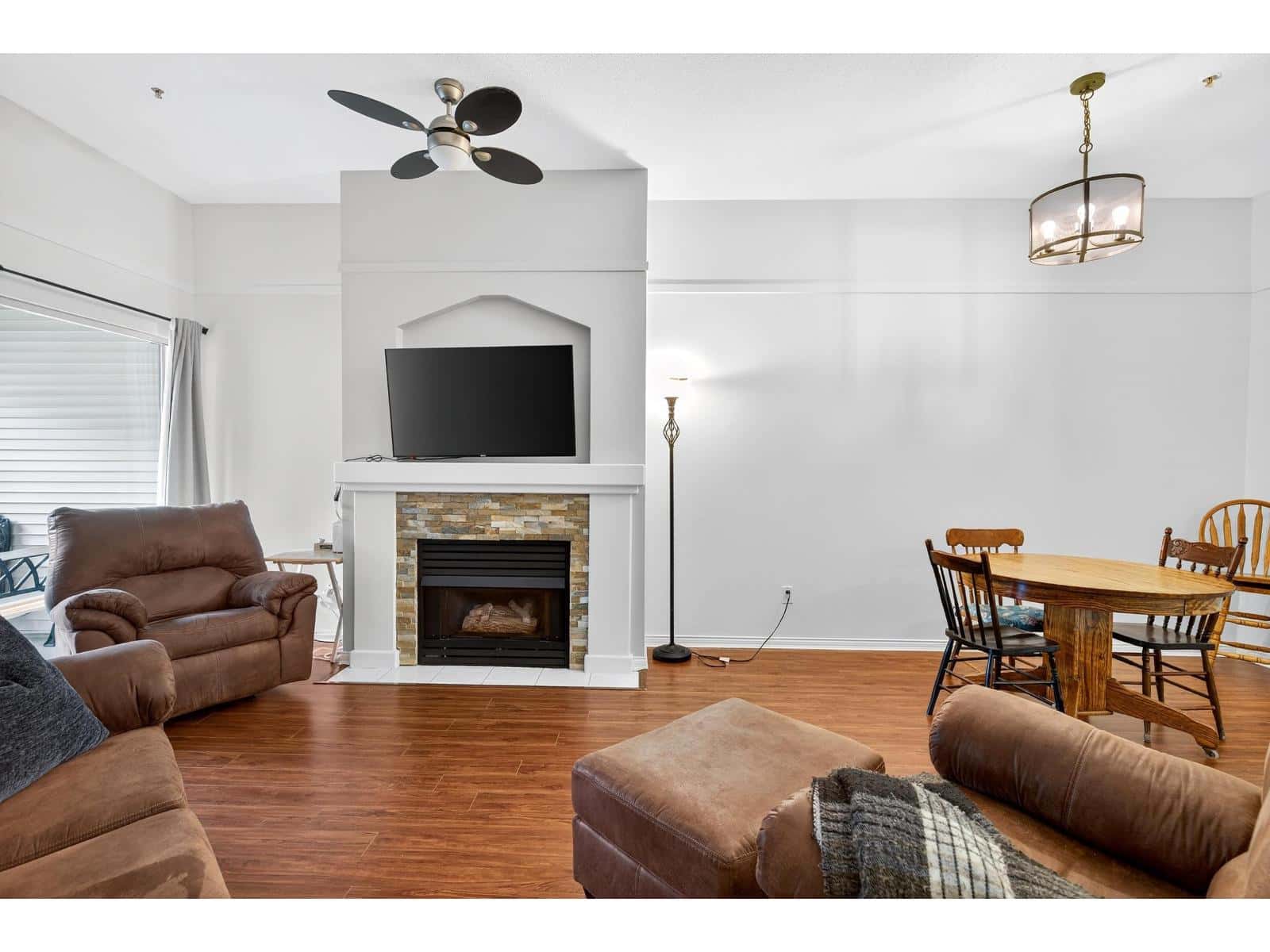 322 19528 FRASER HIGHWAY — Surrey, British Columbia - Photo 5 of 37