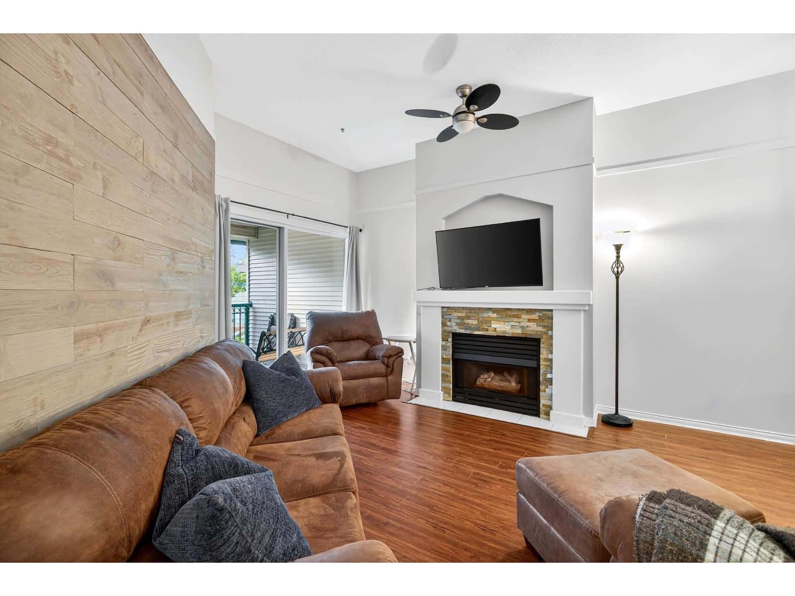 322 19528 FRASER HIGHWAY — Surrey, British Columbia - Photo 4 of 37