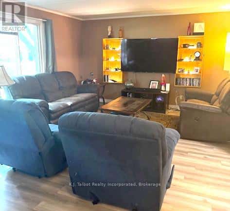 50 MARY STREET N — Central Huron (Clinton), Ontario - Photo 5 of 8