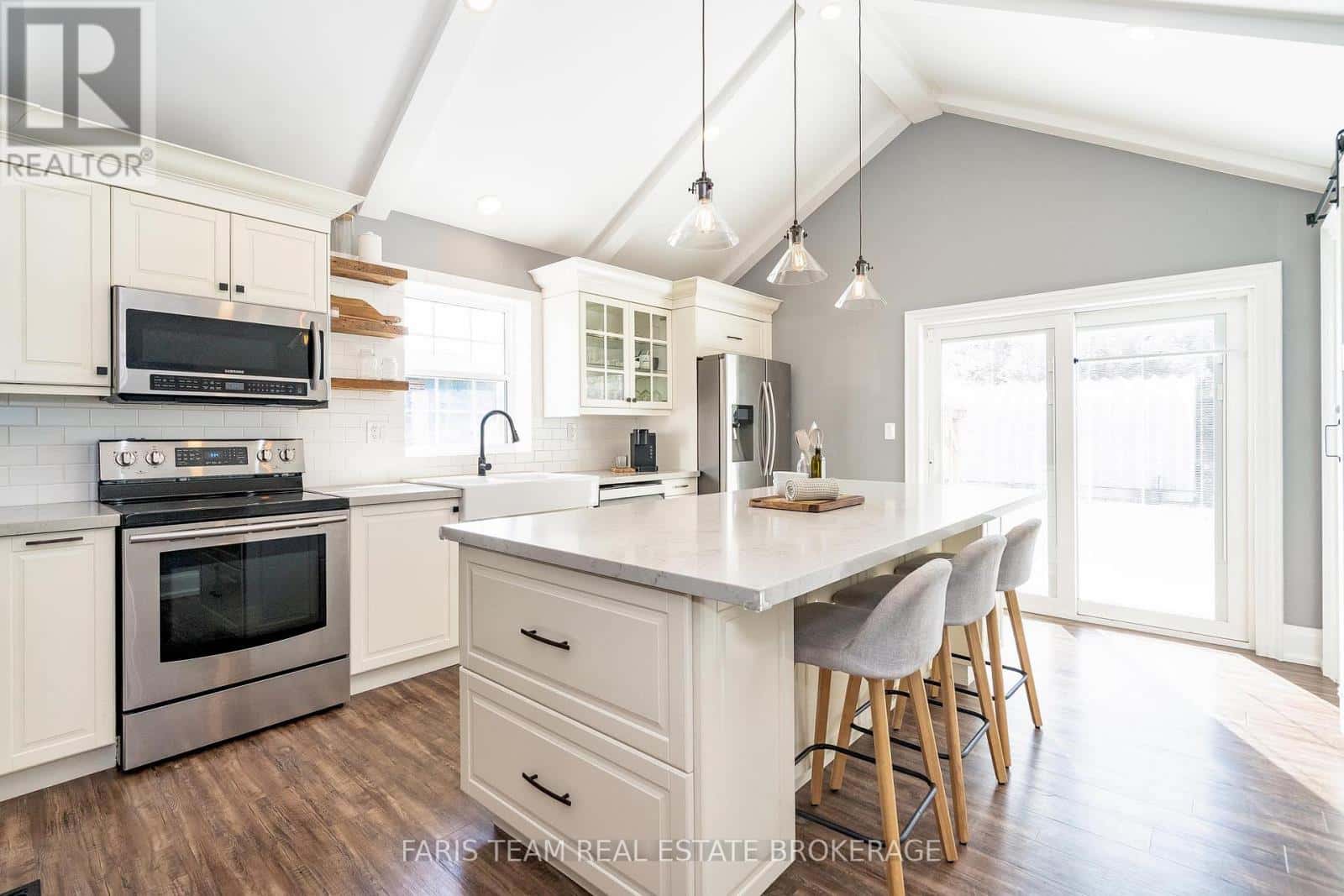 3740 SIMCOE COUNTY ROAD 27 — Bradford West Gwillimbury (Bradford), Ontario - Photo 5 of 44