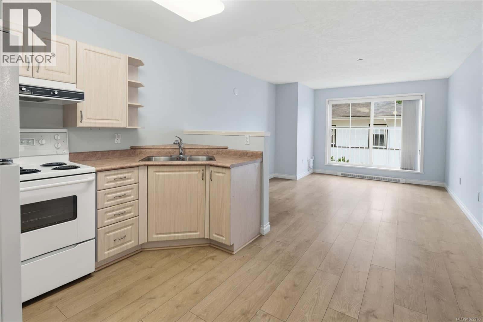 308 1070 Southgate St — Victoria, British Columbia - Photo 5 of 23