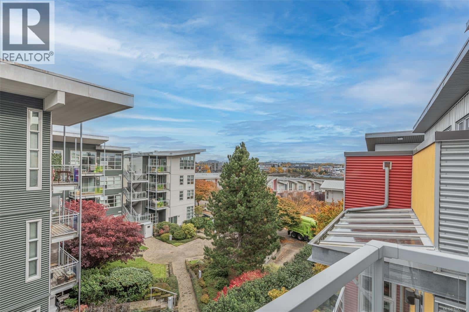 405 787 Tyee Rd — Victoria, British Columbia - Photo 5 of 53