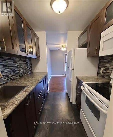 404 - 550 TALBOT PLACE N — Gananoque, Ontario - Photo 3 of 10