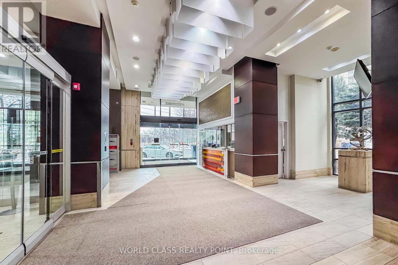 1402 - 330 BURNHAMTHORPE ROAD W — Mississauga (City Centre), Ontario - Photo 2 of 27