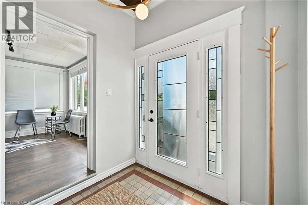 1047 MAIN Street E — Hamilton, Ontario - Photo 4 of 50