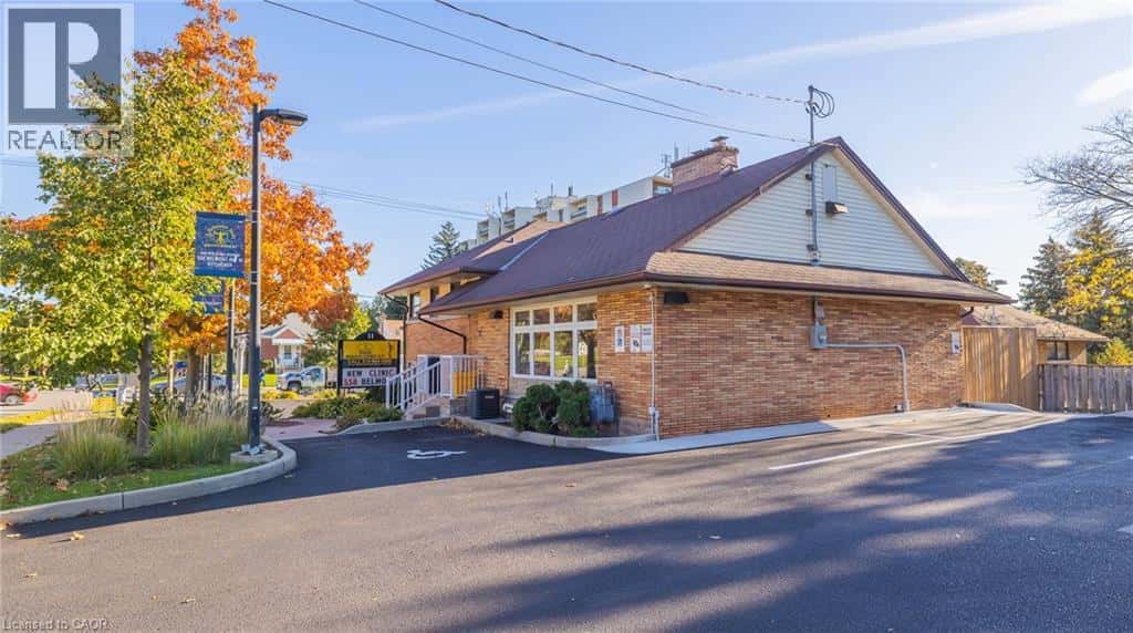 11 BELMONT Avenue W — Kitchener, Ontario - Photo 3 of 33