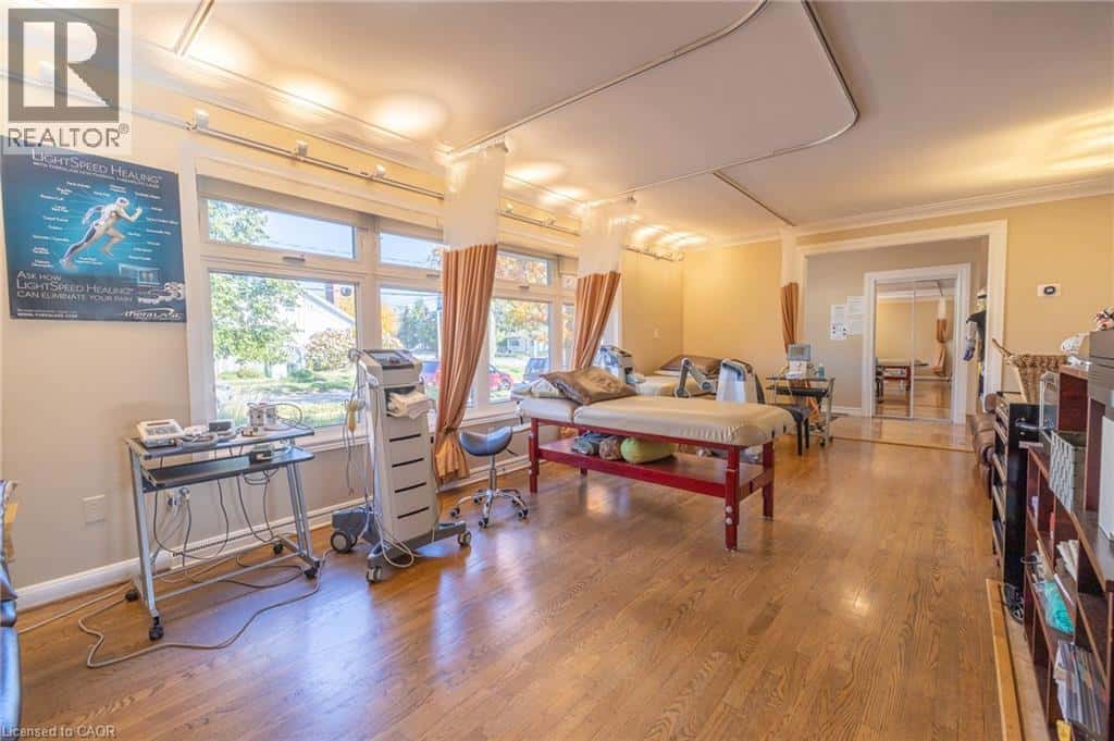 11 BELMONT Avenue W — Kitchener, Ontario - Photo 5 of 33