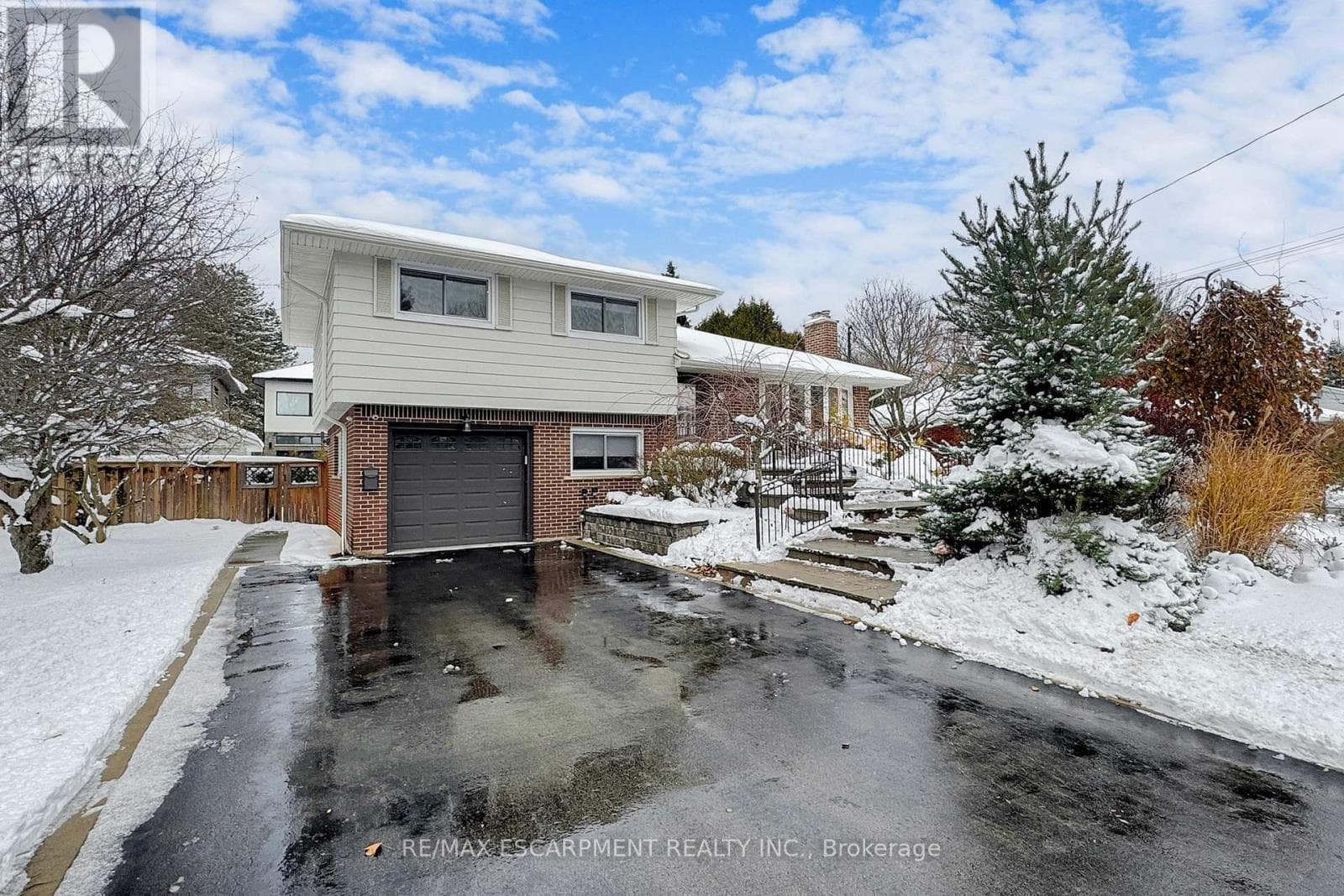 19 DOUGLAS ROAD — Hamilton (Ancaster), Ontario - Main photo