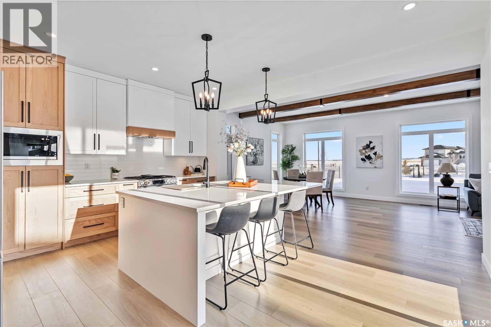 327 Woolf BAY — Saskatoon, Saskatchewan - Photo 4 of 50