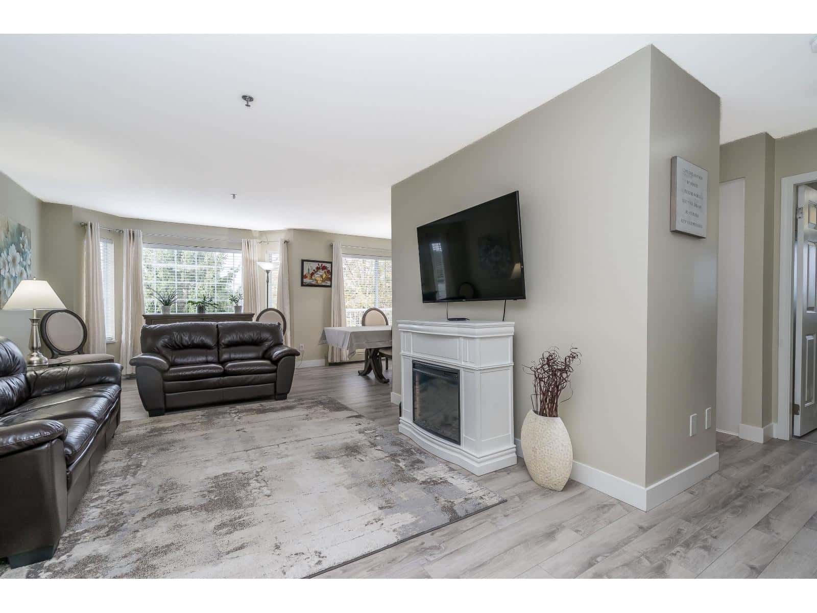 307 33535 KING ROAD — Abbotsford, British Columbia - Photo 4 of 39