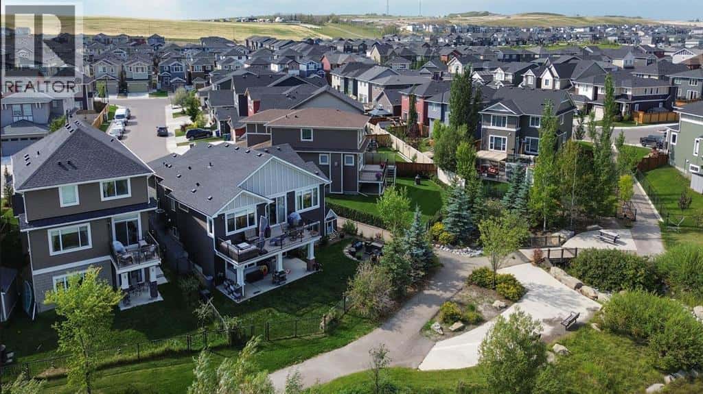 198 Bayview Circle SW — Airdrie, Alberta - Photo 4 of 50