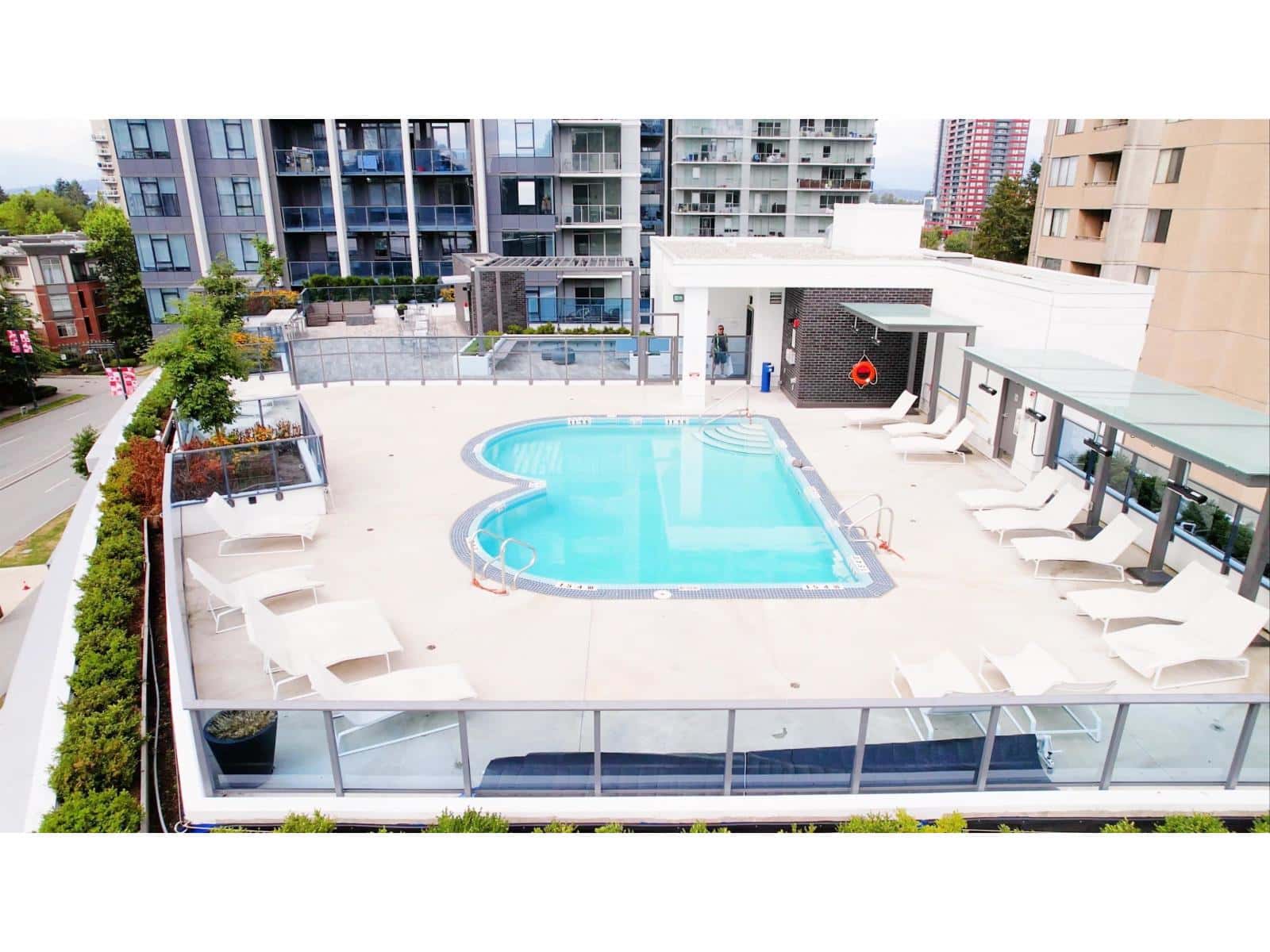 1409 13428 105 AVENUE — Surrey, British Columbia - Photo 2 of 3