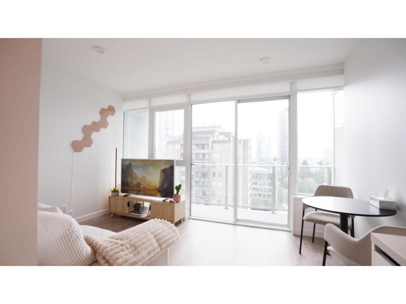 1409 13428 105 AVENUE — Surrey, British Columbia - Main photo