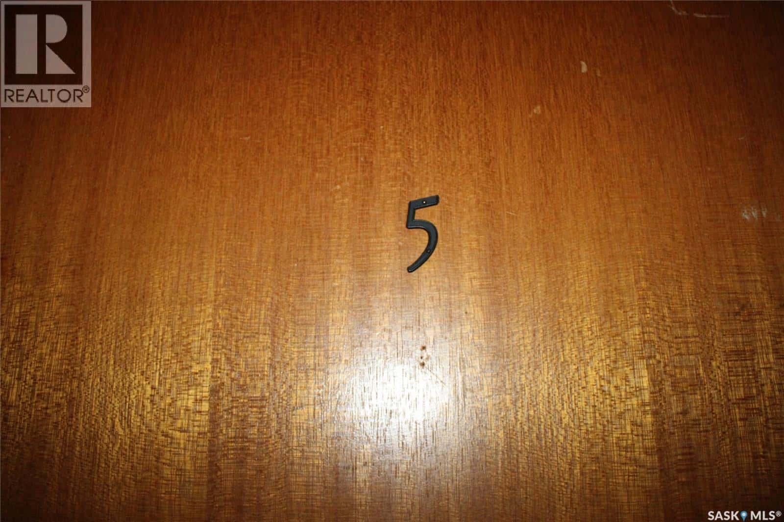 5 2620 5th AVENUE N — Regina, Saskatchewan - Photo 3 of 17