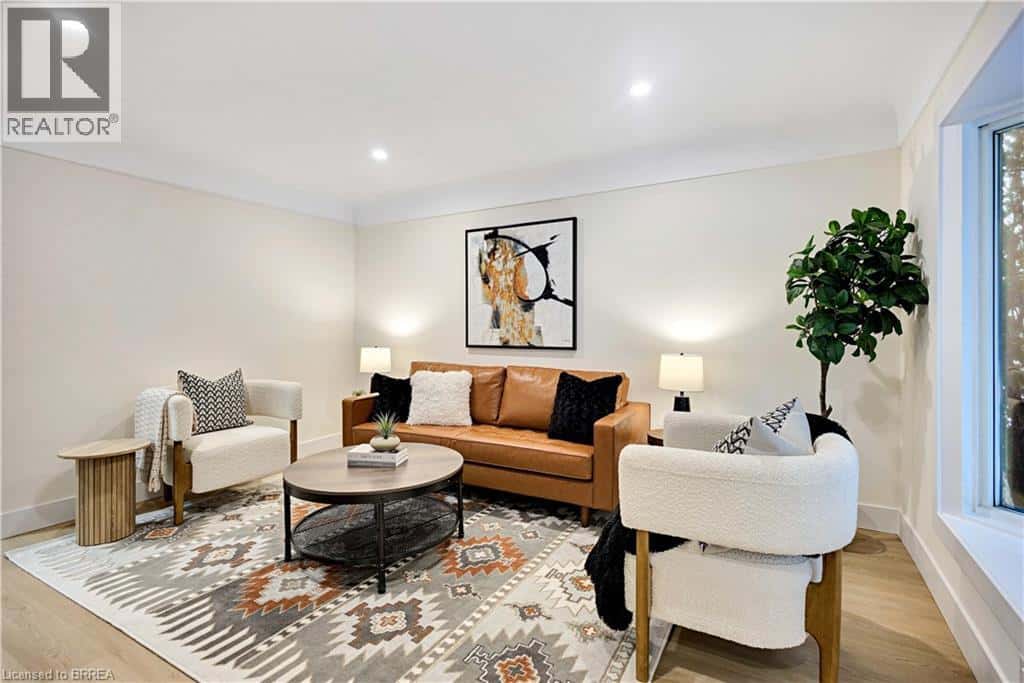 269 EAST 28TH Street — Hamilton, Ontario - Photo 4 of 41