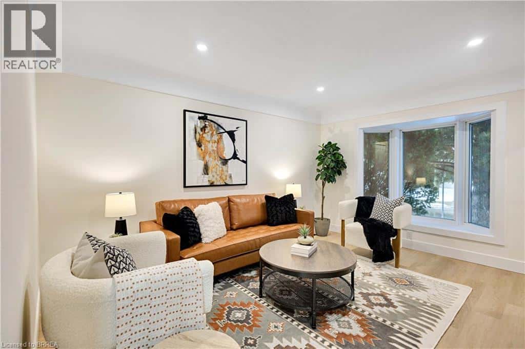 269 EAST 28TH Street — Hamilton, Ontario - Photo 5 of 41